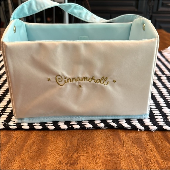 Sanrio 965596 Cinnamoroll Cosmetic Box (After Party) NEW - Picture 11 of 16